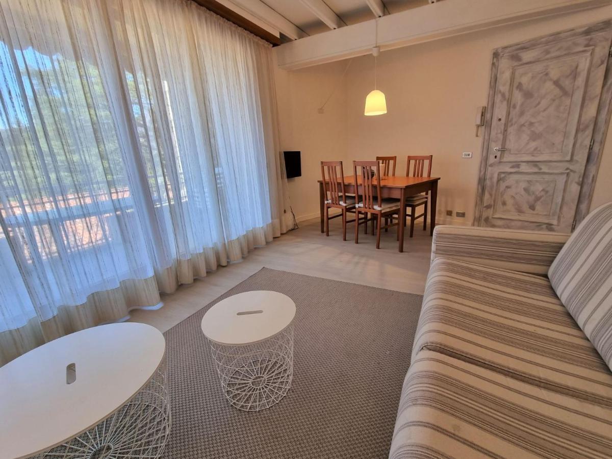 Apartment Hermitage-5 By Interhome Porto Valtravaglia Bagian luar foto