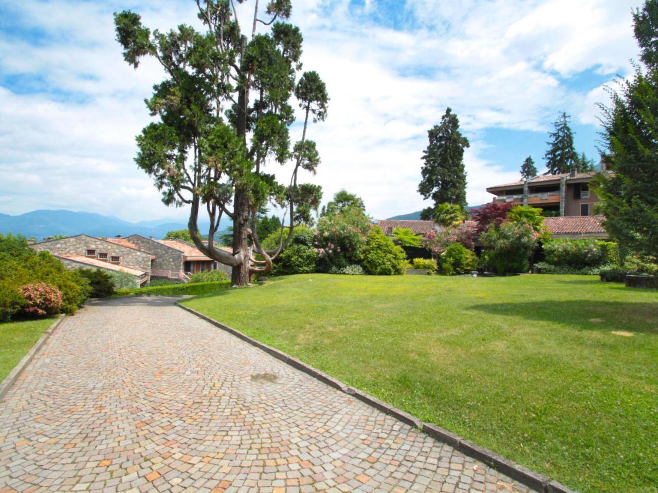 Apartment Hermitage-5 By Interhome Porto Valtravaglia Bagian luar foto